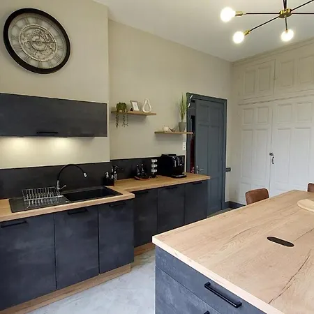 Semesterbostad D'exception Avec Piscine Chauffee Pour 12 Personnes - Cantal *