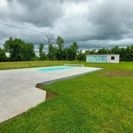 D'exception Avec Piscine Chauffee Pour 12 Personnes - Cantal Holiday home *