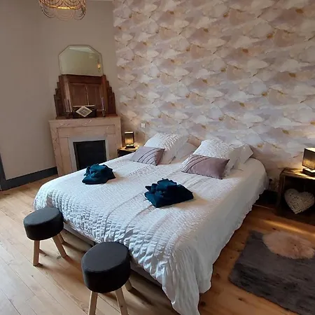 D'exception Avec Piscine Chauffee Pour 12 Personnes - Cantal *