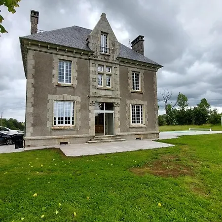 D'exception Avec Piscine Chauffee Pour 12 Personnes - Cantal Le Monteil (Cantal)